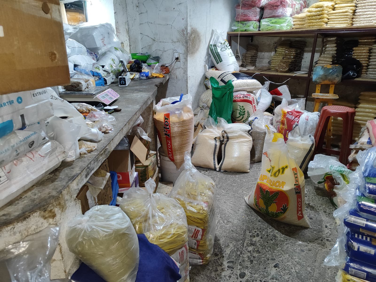 Azuay: Clausuran bodega de alimentos en Santa Isabel por presencia de plagas