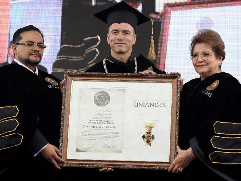 Daniel Noboa recibe doctorado honoris causa en su tierra natal