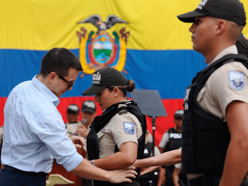 Daniel Noboa entregó equipamiento nuevo a la Policía Nacional