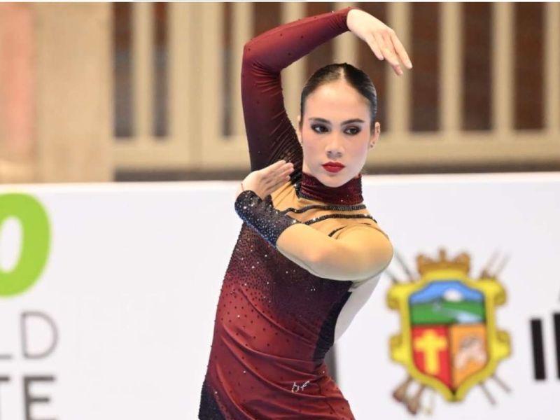 Ecuatoriana Samia Álava brilla en campeonato y se lleva el oro en patinaje artístico