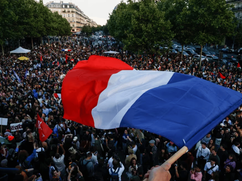 Sorpresa en Francia: la izquierda gana las elecciones