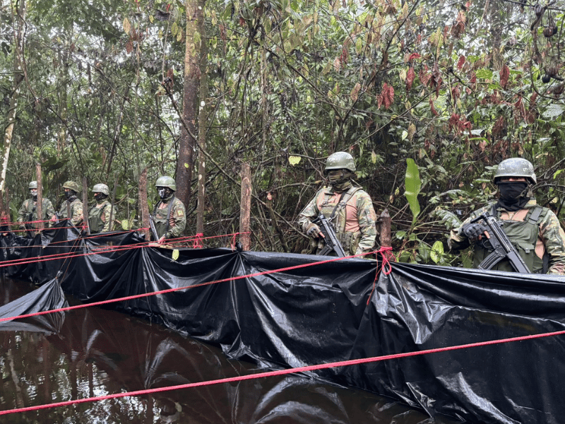 Militares localiza una nueva piscina clandestina de combustible en Sucumbíos