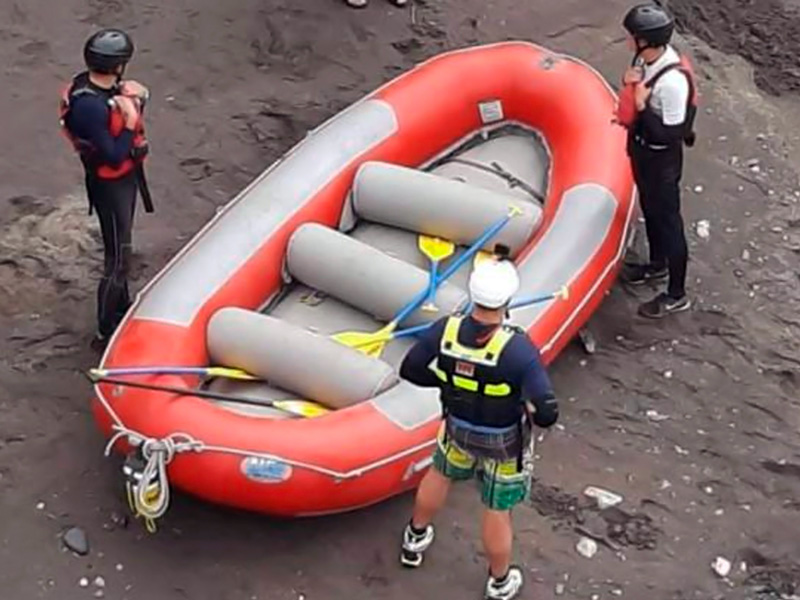 Hallan cadáver de uno de los estudiantes arrastrados por el río en Baños