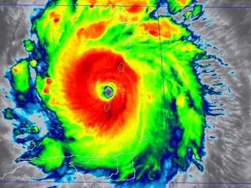 Beryl toca tierra en isla caribeña como un poderoso huracán categoría 4 ‘extremadamente peligroso’