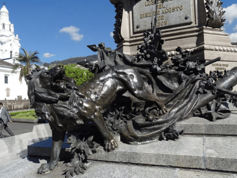 Frustran robo en monumento de La Independencia en Quito