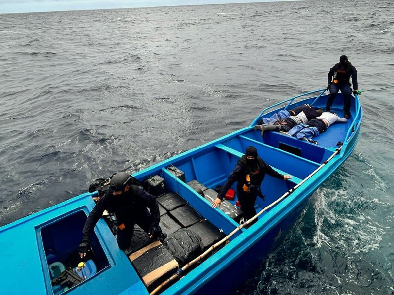 Incautan casi dos toneladas de droga en embarcación en Galápagos