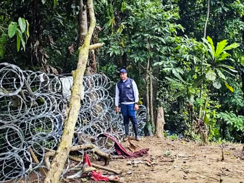 Las barreras de alambres de púas con las que el gobierno de Panamá cerró varios pasos del tapón del Darién