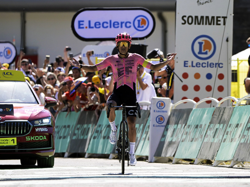 Richard Carapaz gana la etapa 17 del Tour de Francia