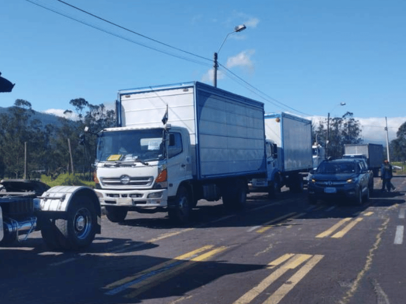 Caravana de transportistas llega a Carondelet, exigen que se militarice todas las vías del país