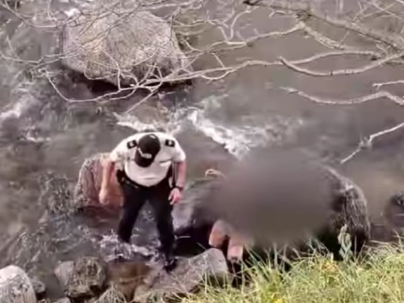 Una mujer se prendió fuego y se lanzó al río Tomebamba en Cuenca
