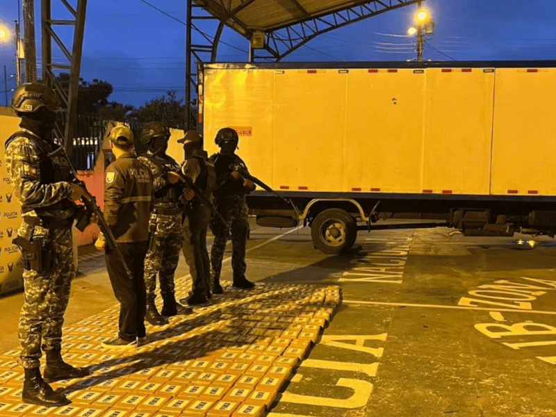 Policía incauta cerca de 3 millones de dosis de cocaína en Esmeraldas