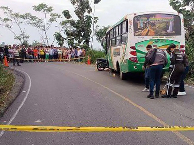 Choque entre moto y bus en Buena Fe provoca la muerte de una mujer y tres menores