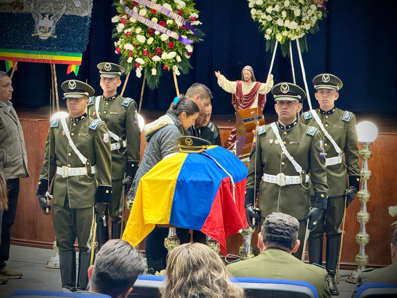 Capilla ardiente en honor a policías asesinados en Joya de los Sachas