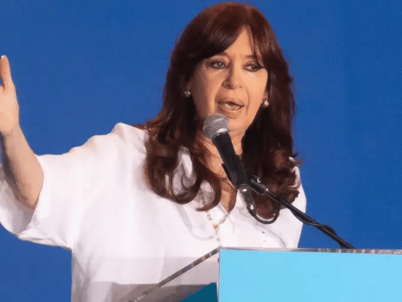 Kirchner exigue que Maduro, “por el legado de Chávez”, publique actas de los votos