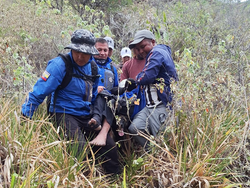 Rescatan a adulto mayor que estuvo desaparecido durante cuatro días en Carchi