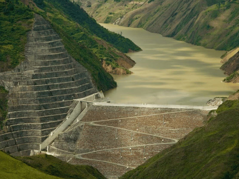 Hidroeléctrica Mazar se apagó este jueves y su embalse recuperó 30 centímetros