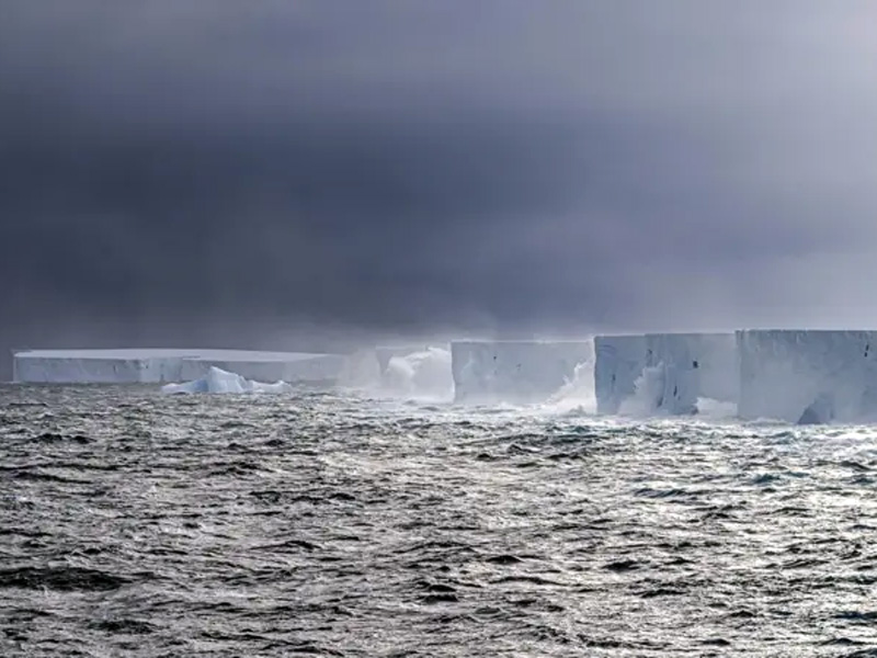 El iceberg más grande del mundo está atrapado girando en una prisión oceánica