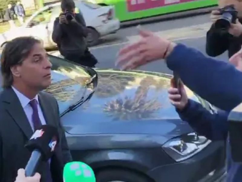 Manifestantes increpan a presidente Luis Lacalle Pou a la salida de un evento 