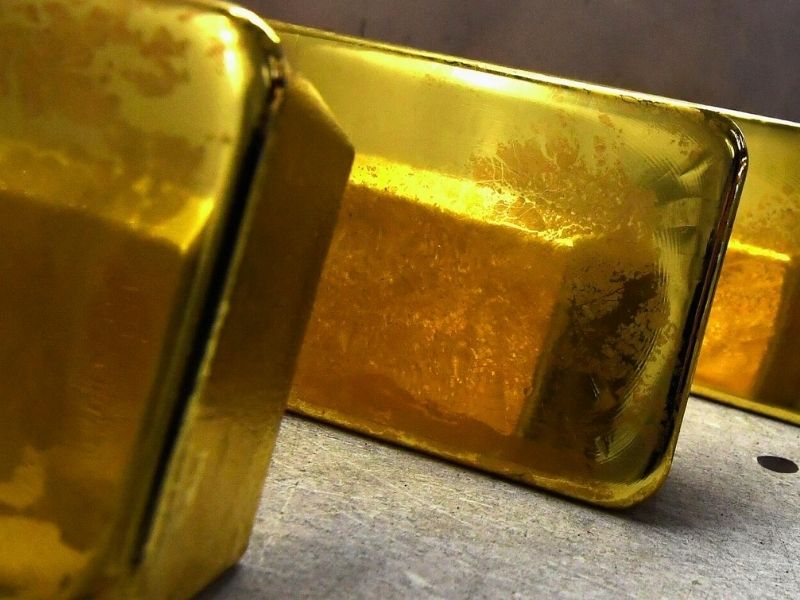 El precio del oro alcanza un récord histórico: $2.500 la onza troy