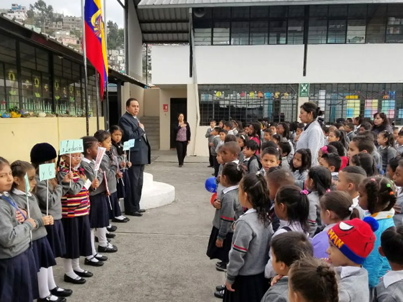 Minuto cívico será obligatorio en las escuelas y colegios de Ecuador