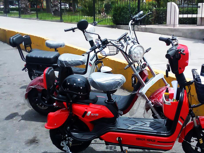 Aumento de scooters y motos eléctricas en Quito genera alerta de seguridad; AMT prepara nuevas normativas