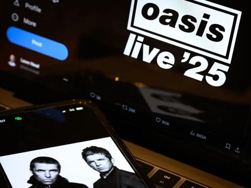 La banda británica Oasis confirma su regreso tras 15 años fuera de los escenarios