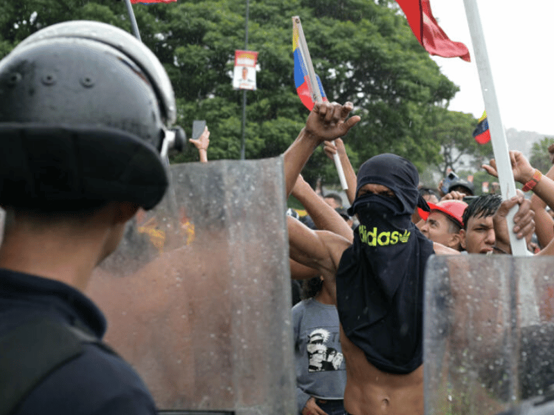 Maduro intensifica represión contra protestas con un saldo de 29 muertos