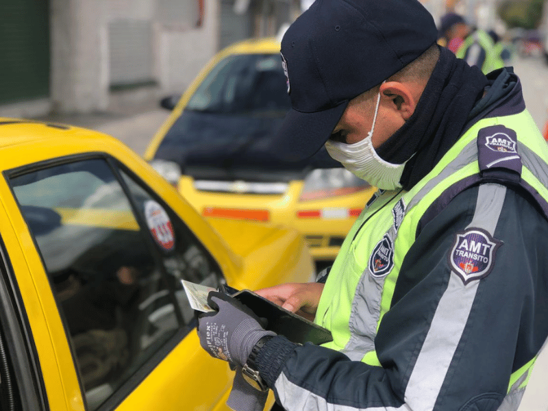 Operativo de tránsito dejó 5 sancionados por exceso de velocidad en el sur de Quito