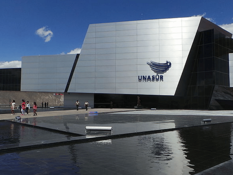 La Unasur ya no tendrá sede en la Mitad del Mundo, Noboa decreta que se convierta en centro educativo