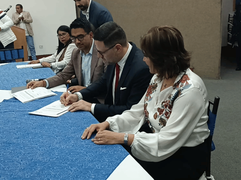 Eduardo Sánchez y Katya Caicedo inscriben binomio en el CNE, con la mira puesta en 2025