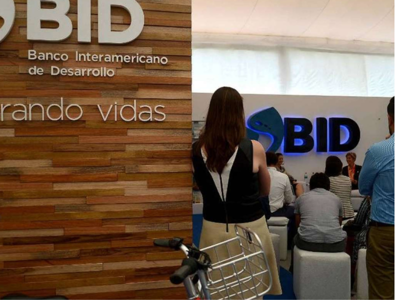 Con crédito de $500 millones, BID respalda sostenibilidad fiscal de Ecuador