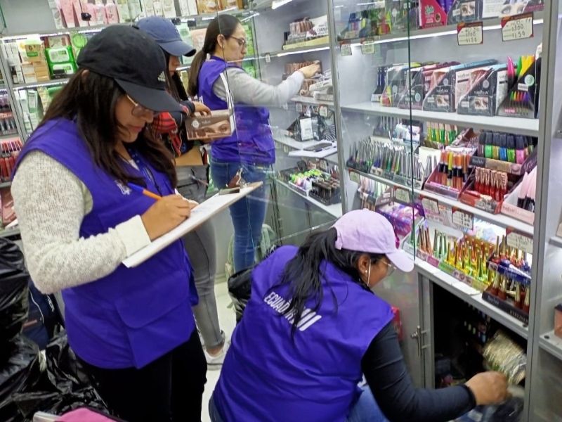 Más de 60.000 cosméticos irregulares fueron decomisados en Quito