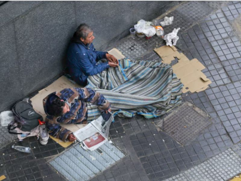 La pobreza subió al 52,9% en el primer semestre del año y alcanzó a 24,9 millones de personas en Argentina 