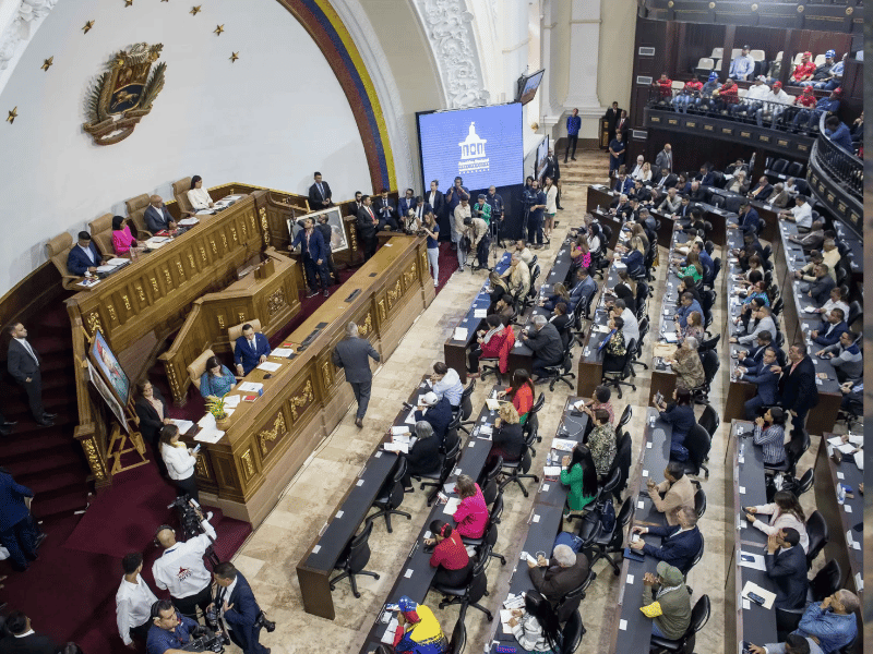 Venezuela: Asamblea propone a Maduro romper relaciones con España