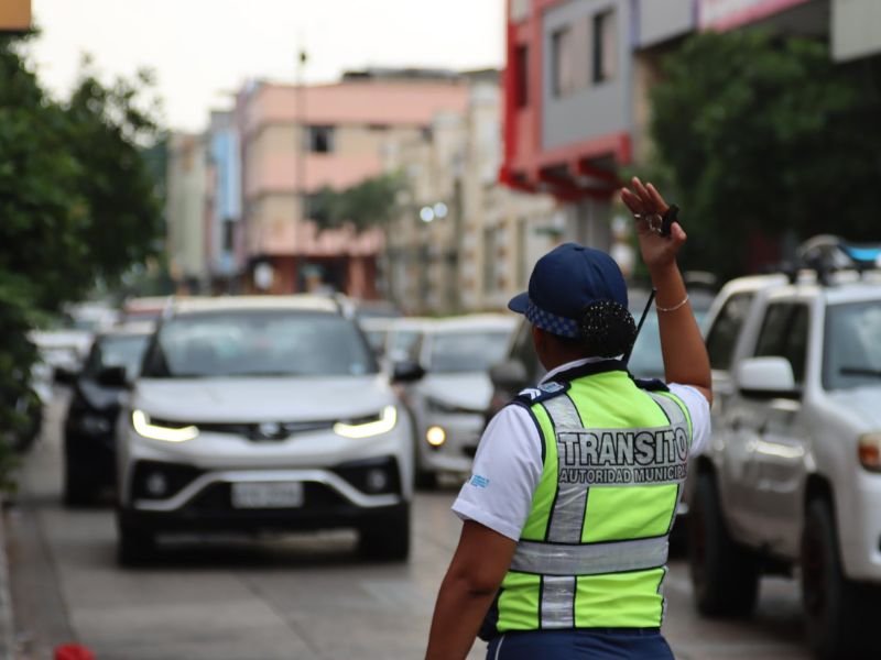 En Guayaquil, transportistas paralizan sus actividades, ATM advierte a gremio con multas 