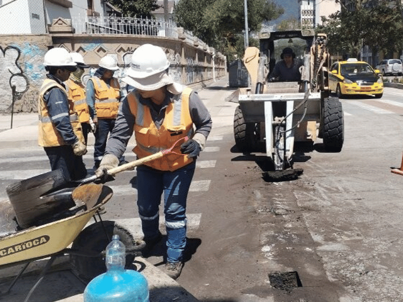 Inicia la construcción de cruces peatonales en el Sendero Seguro de la Av. Colón