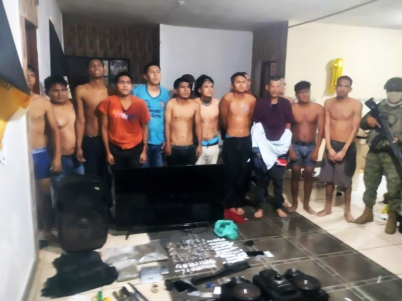 Detienen a 13 líderes de ‘Los Choneros’ en operativo en Playas