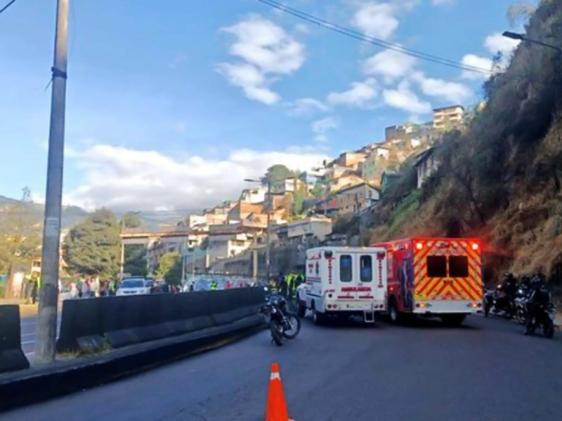 Tiroteo en autopista de Quito deja dos heridos; sicarios intentaron matar a funcionaria del SNAI