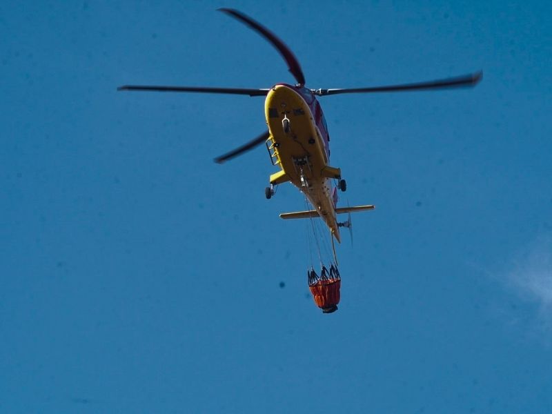 Nuevo foco de incendio en el cerro Auqui: Bomberos intensifican labores de control