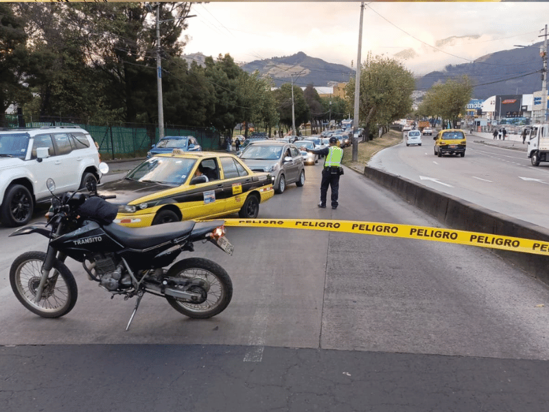 Pico y Placa se suspende en Quito por incendio forestal de grandes proporciones