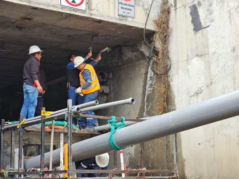 Imprudencia de conductor deja sin agua a cuencanos