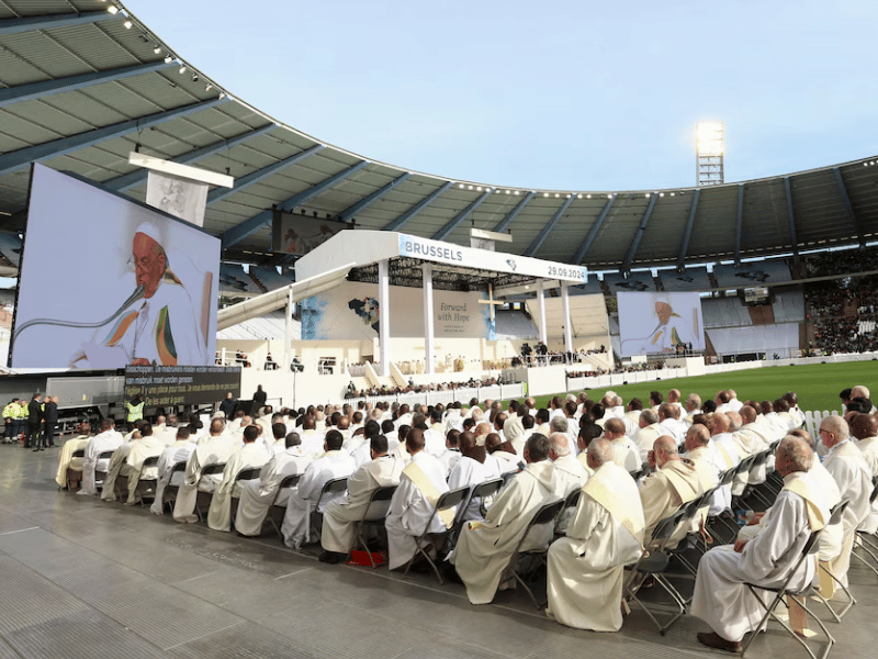 Papa Francisco pide alto al fuego en Medio Oriente y condena abusos en la iglesia