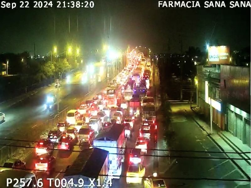 Balacera en el puente de la Unidad Nacional en Guayaquil generó caos vehicular