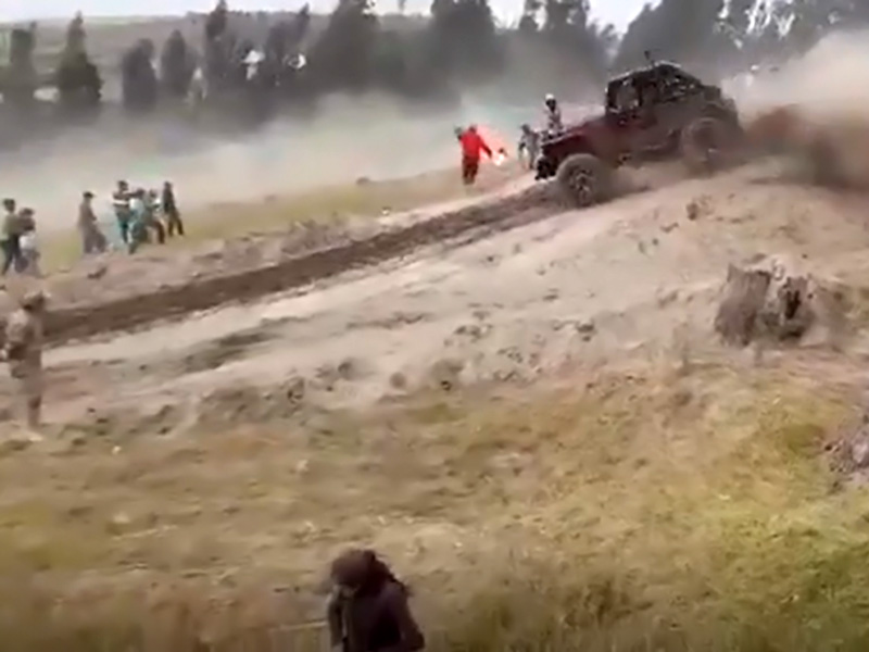 Tragedia en carrera de autos 4×4 en Otavalo: Una mujer fallecida y varios heridos