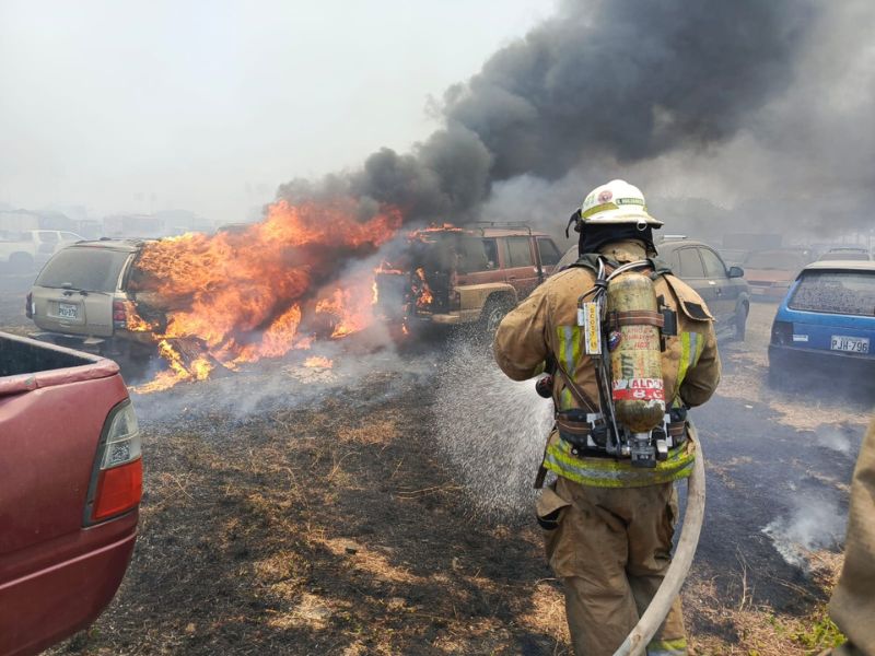 Robos y amenazas afectan la labor de los bomberos en Guayaquil