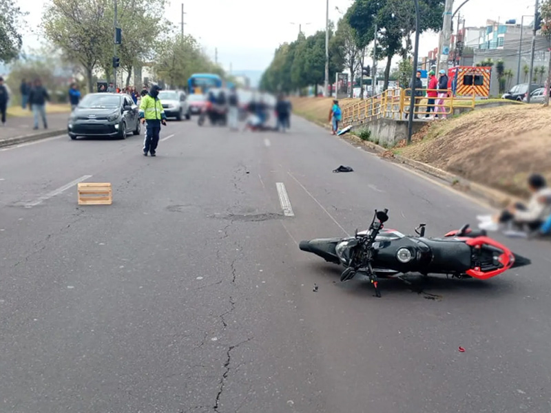 Quito: Accidente en la av. Occidental deja tres heridos