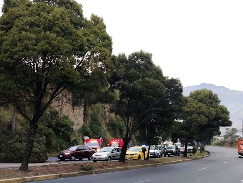 Choque múltiple en Quito deja cuatro personas afectadas