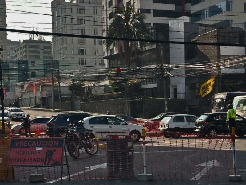 Caos vial en Quito por cierres en la avenida 6 de Diciembre