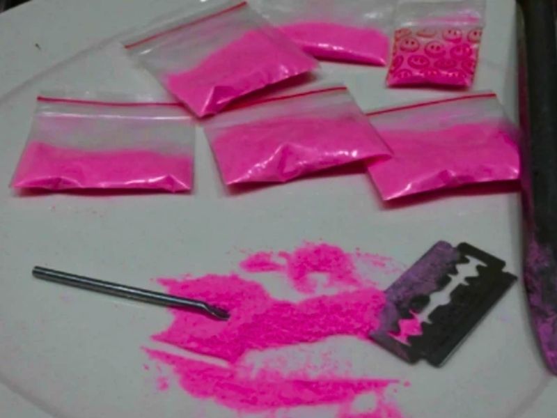 ‘Es como jugar a la ruleta rusa’: los peligros de la cocaína rosa que surgió en Latinoamérica y ahora se consume en Europa