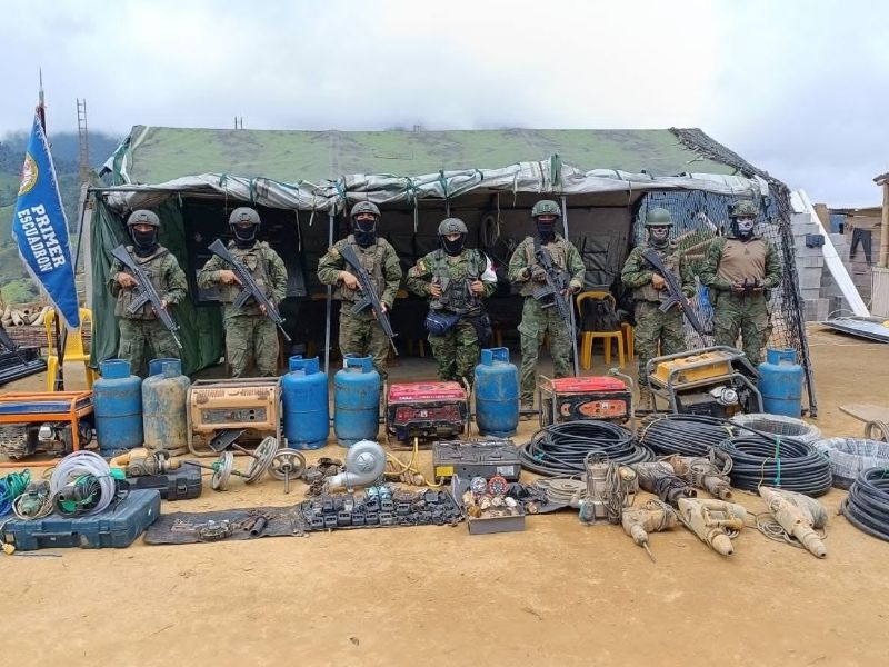 Militares decomisan equipos vinculados a minería ilegal en Imbabura